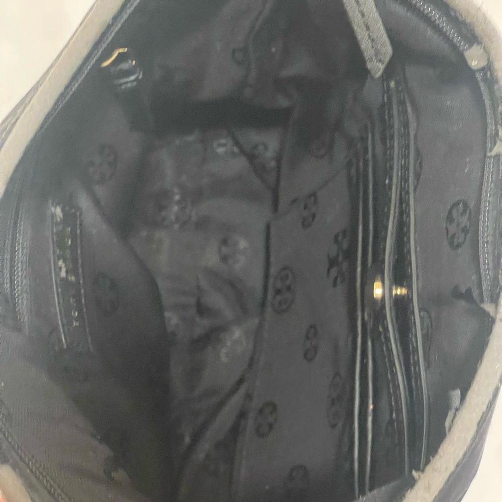 Tory Burch Black nylon crossbody Peeling on logo and around zipper - Picture 7 of 8